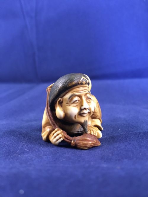 MEIJI PERIOD 18681912 IVORY NETSUKE OF DARUMA WITH MALLET SIGNED - ADDITIONAL PHOTO 1