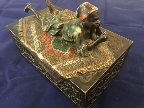 AUSTRIAN COLD PAINTED BRONZE TABLE CASKET WITH ARAB BOY RECLINING UPON AN EXOTIC CARPET C1900 - ADDITIONAL PHOTO 3