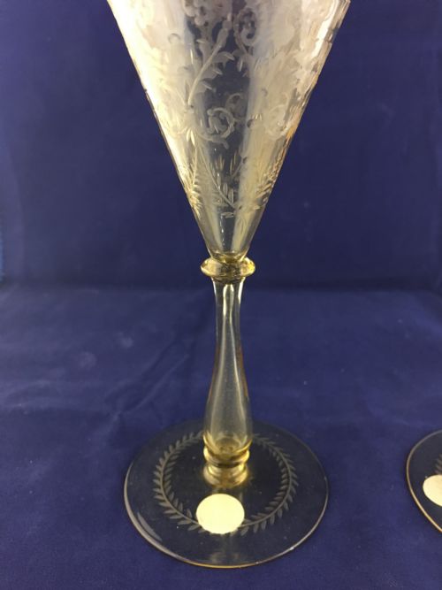 CVM VENETIAN ENGRAVED AMBER COLOURED FUNNEL BOWL WINE GLASSES C1890 - ADDITIONAL PHOTO 3