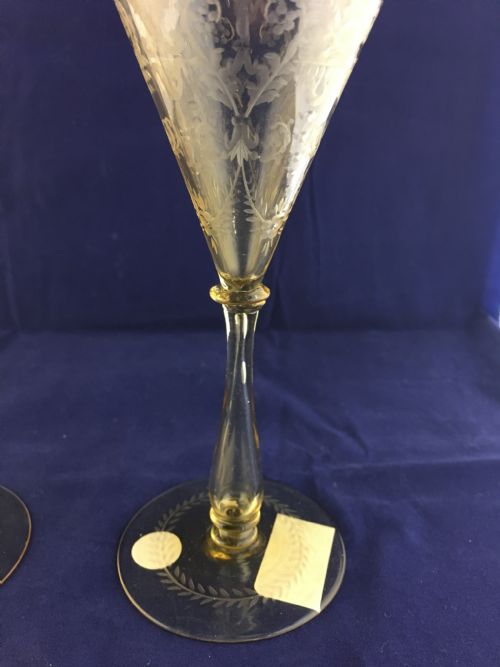 CVM VENETIAN ENGRAVED AMBER COLOURED FUNNEL BOWL WINE GLASSES C1890 - ADDITIONAL PHOTO 4
