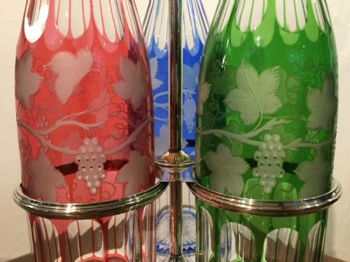 THREE COLOURED TALL CUT VINE GRAPE ENGRAVED DECANTERS IN A HANDLED STAND C1840 - ADDITIONAL PHOTO 2