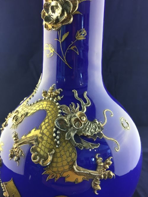 STOURBRIDGE BLUE ON WHITE BALUSTER GLASS VASE WITH GILDING DRAGON C1880 - ADDITIONAL PHOTO 2