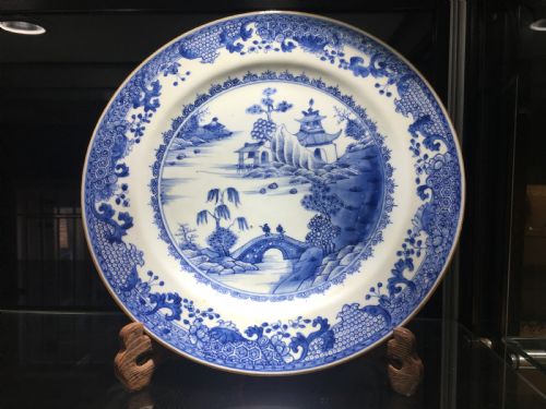QIANLONG BLUE WHITE DISH MOUNTAIN SCENE WITH SCHOLARS ON BRIDGE C18TH - ADDITIONAL PHOTO 1