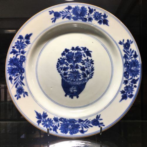 chinese kangxi blue white dish flower in jardiniere motif c18th - CATEGORY: ANTIQUE CERAMICS - DATED 18TH CENTURY