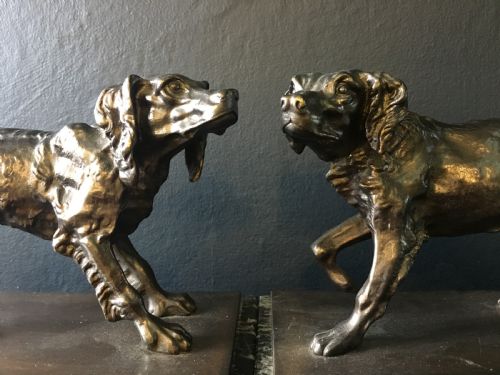 PAIR OF FRENCH BRONZE SPANIEL BOOKENDS MOUNTED ON MARBLE BASES EARLY C20TH - ADDITIONAL PHOTO 1