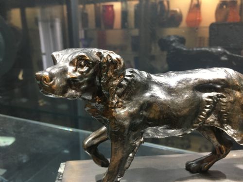 PAIR OF FRENCH BRONZE SPANIEL BOOKENDS MOUNTED ON MARBLE BASES EARLY C20TH - ADDITIONAL PHOTO 4