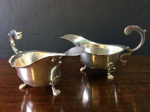 william neale ltd pair of silver sauce boats with with scroll handles acanthusclaw feet birmingham 1913 - CATEGORY: ANTIQUE SILVER - DATED 1910