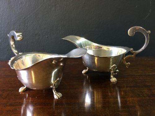 WILLIAM NEALE LTD PAIR OF SILVER SAUCE BOATS WITH WITH SCROLL HANDLES ACANTHUSCLAW FEET BIRMINGHAM 1913 - ADDITIONAL PHOTO 2