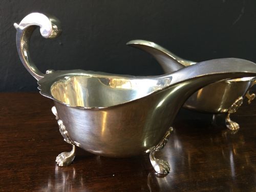 WILLIAM NEALE LTD PAIR OF SILVER SAUCE BOATS WITH WITH SCROLL HANDLES ACANTHUSCLAW FEET BIRMINGHAM 1913 - ADDITIONAL PHOTO 3