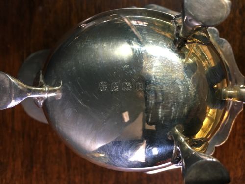 WILLIAM NEALE LTD PAIR OF SILVER SAUCE BOATS WITH WITH SCROLL HANDLES ACANTHUSCLAW FEET BIRMINGHAM 1913 - ADDITIONAL PHOTO 5