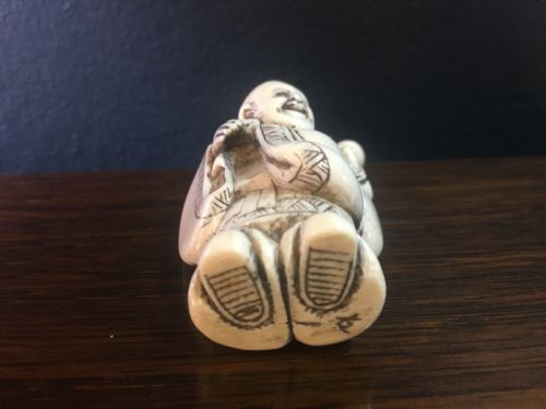 SIGNED MEIJI PERIOD IVORY NETSUKE OF MOTEI WITH SACK DOUBLE GOURD ON BACK LATE C19TH - ADDITIONAL PHOTO 5