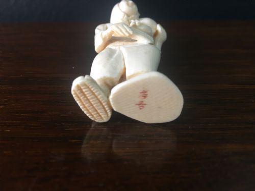 MEIJI PERIOD IVORY NETSUKE OF MAN WITH HAPPYANGRY FACES C19TH - ADDITIONAL PHOTO 3