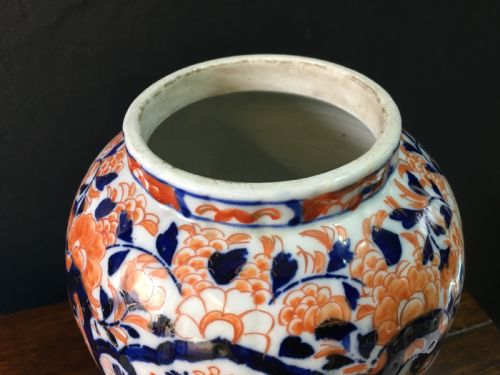 MEIJI PERIOD IMARI FLUTED JAR AND SHISHI FINIAL LID C19TH - ADDITIONAL PHOTO 4