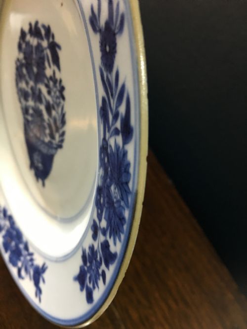 KANGXI PERIOD BLUE WHITE DISH FLOWER IN JARDINEIERE MOTIF C16221722 - ADDITIONAL PHOTO 3