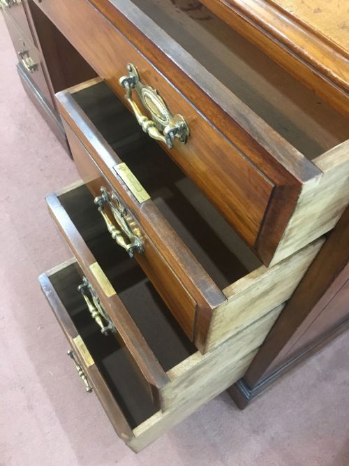 LATE VICTORIAN TWIN PEDESTAL MAHOGANY DESK WITH WORKING LOCKS - ADDITIONAL PHOTO 2