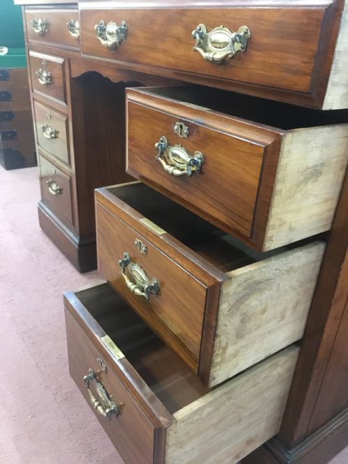 LATE VICTORIAN TWIN PEDESTAL MAHOGANY DESK WITH WORKING LOCKS - ADDITIONAL PHOTO 3