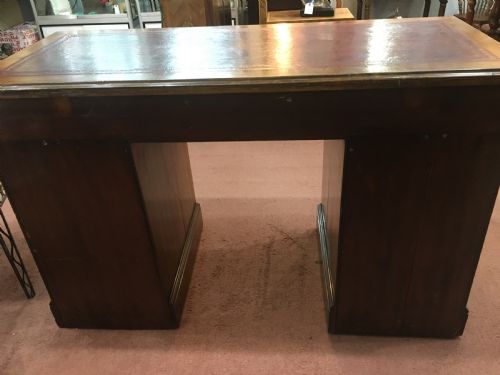 LATE VICTORIAN TWIN PEDESTAL MAHOGANY DESK WITH WORKING LOCKS - ADDITIONAL PHOTO 4