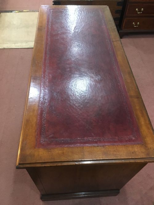 LATE VICTORIAN TWIN PEDESTAL MAHOGANY DESK WITH WORKING LOCKS - ADDITIONAL PHOTO 5