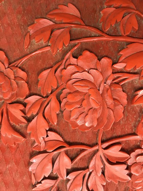 ROUND CINNABAR PLAQUE FLOWERHEAD FORM PEOMY MOTIF C1930 - ADDITIONAL PHOTO 1