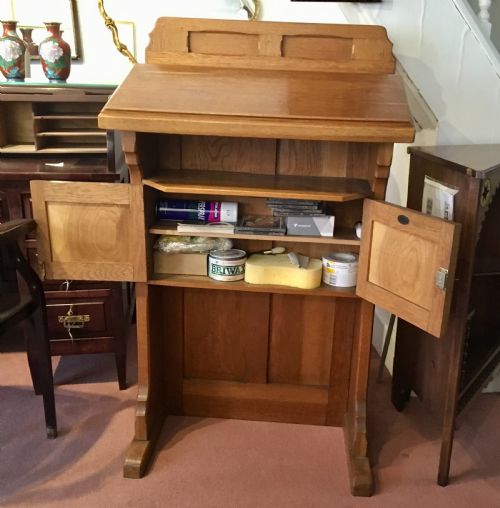 ARTS CRAFTS PERIOD HONEY COLOURED OAK CHURCH LECTERN - ADDITIONAL PHOTO 1