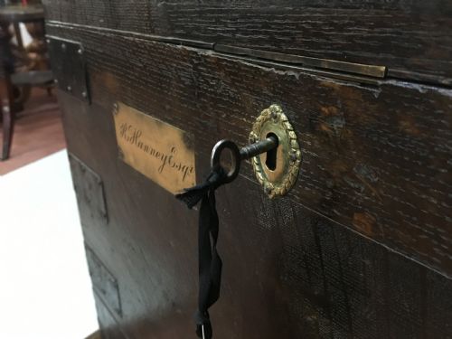OAK BANDED SILVER CHEST LONDON SILVERSMITH BY ROYAL APPOINTMENT EARLY C19TH - ADDITIONAL PHOTO 5