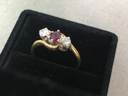 RUBY WITH DIAMOND CUSHIONS DIAMOND BOW RING 18CT GOLD SIZE S - ADDITIONAL PHOTO 1