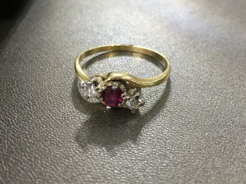 RUBY WITH DIAMOND CUSHIONS DIAMOND BOW RING 18CT GOLD SIZE S - ADDITIONAL PHOTO 2