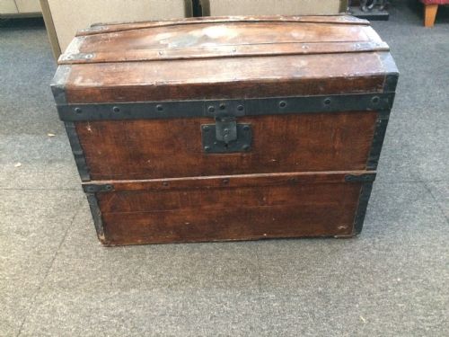 french storage box oak trunk 19th century - CATEGORY: ANTIQUE CHESTS - DATED 19TH CENTURY