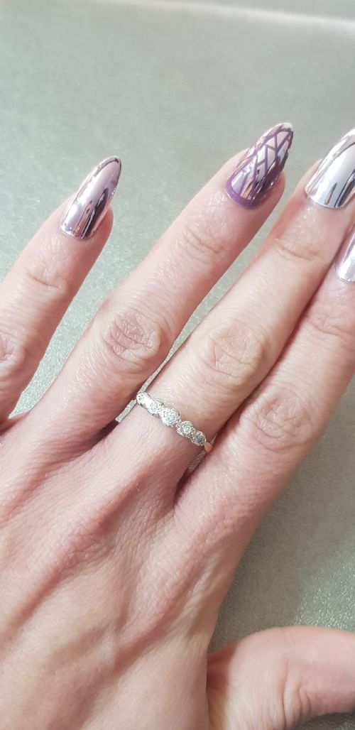 ART DECO 5 GRADUATED DIAMONDS ON PLATINUM SETTING 18 CARAT YELLOW GOLD BAND HALF ETERNITY RING SIZE M 12 - ADDITIONAL PHOTO 2
