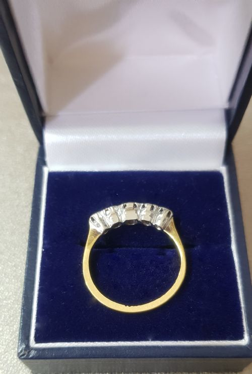 ART DECO 5 GRADUATED DIAMONDS ON PLATINUM SETTING 18 CARAT YELLOW GOLD BAND HALF ETERNITY RING SIZE M 12 - ADDITIONAL PHOTO 3