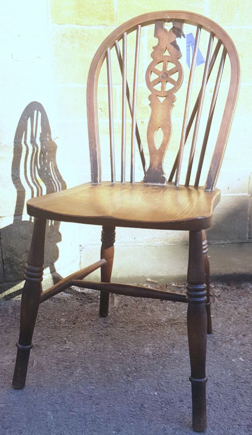 pair beech windsor chairs late 19th century - CATEGORY: ANTIQUE CHAIRS - DATED 19TH CENTURY