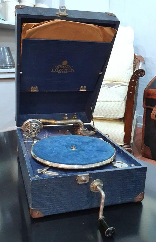 1930S GRAMOPHONE DECCA 75 SALON IN BLUE IMITATION SNAKESKIN BOX - ADDITIONAL PHOTO 1