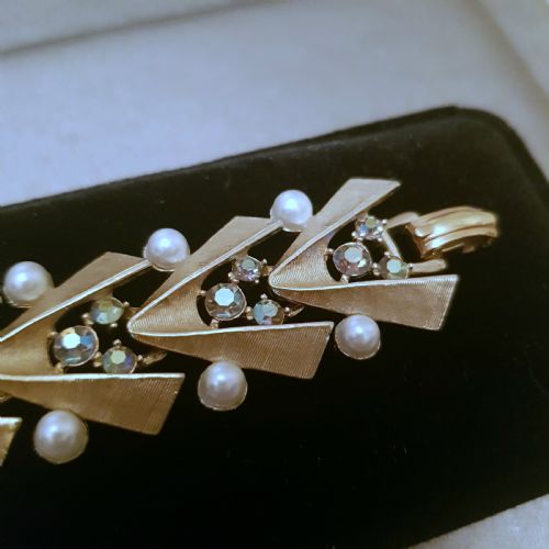 1940S 50S BRUSHED GOLD PLATED AURORA BOREALIS CRYSTAL CULTURED PEARL BRACELET IN ART DECO STYLE - ADDITIONAL PHOTO 6