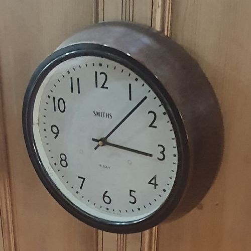 smiths 1930s bakelite wall clock - CATEGORY: ANTIQUE CLOCKS - DATED 1930