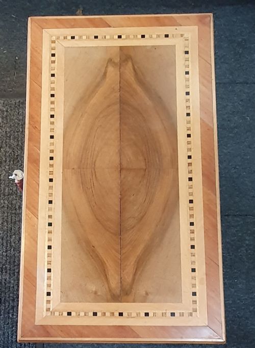 19TH CENTURY ITALIAN PARQUETRY OLIVE WOOD SYCAMORE WALNUT LADIES' DRESSING SIDE BOUDOIR TABLE WITH DRAWER KEY - ADDITIONAL PHOTO 1
