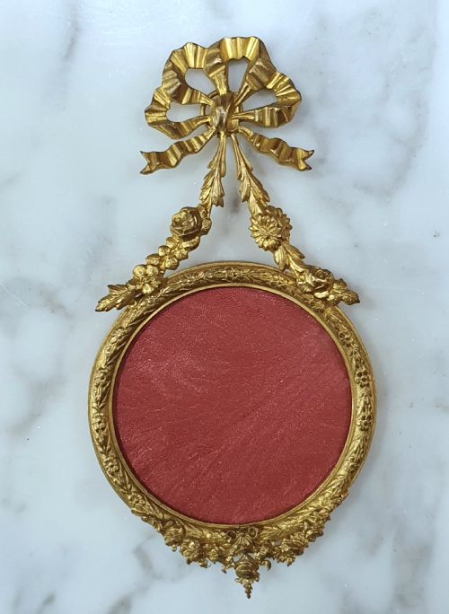 ORNATE FRENCH GILT BRONZE HANGING FRAME LATE 19TH CENTURY - ADDITIONAL PHOTO 2