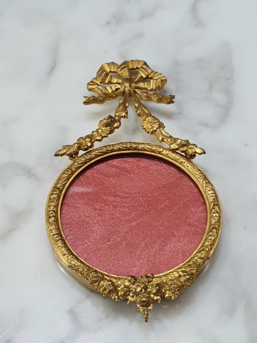 ORNATE FRENCH GILT BRONZE HANGING FRAME LATE 19TH CENTURY - ADDITIONAL PHOTO 4