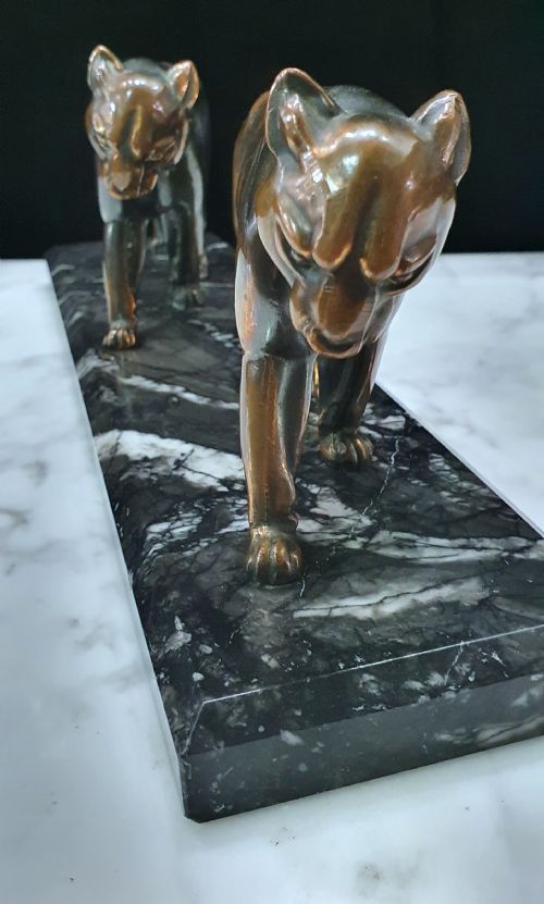 ART DECO PUMAS SCULPTURE ON MARBLE PLINTH - ADDITIONAL PHOTO 8