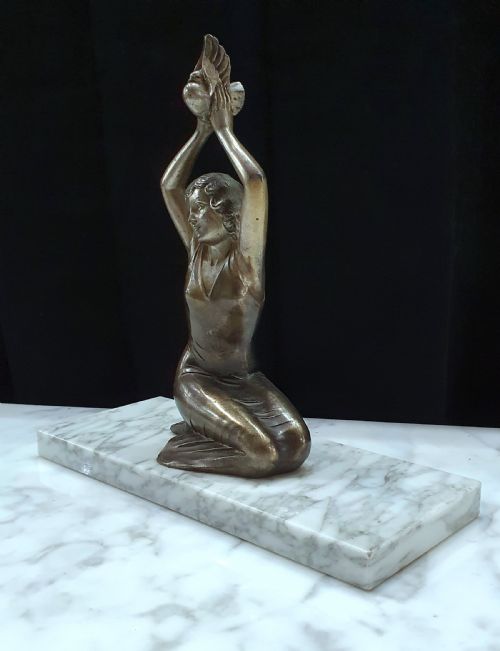 FRENCH ART DECO MESSAGE OF LOVE SCULPTURE OF YOUNG WOMAN HOLDING DOVE ON MARBLE PLINTH - ADDITIONAL PHOTO 10