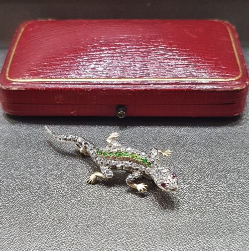 DIAMOND SALAMANDER BROOCH WITH EMERALD RUBY 18CT GOLD VICTORIAN ARDENT LOVE TOKEN ORIGINAL BOX - ADDITIONAL PHOTO 4