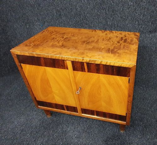 SCANDINAVIAN ART DECO WALNUT VENEER MAPLE CUPBOARD C 1930 - ADDITIONAL PHOTO 3