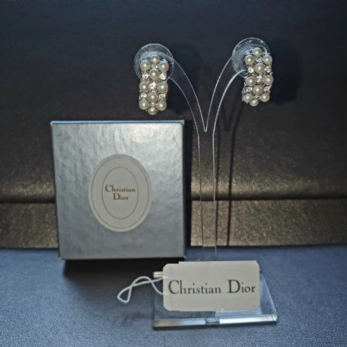 VINTAGE CHRISTIAN DIOR EARRINGS PIERCED PEARL CRYSTAL DEMI HOOP - ADDITIONAL PHOTO 5