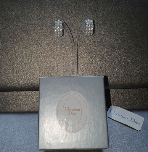 VINTAGE CHRISTIAN DIOR EARRINGS PIERCED PEARL CRYSTAL DEMI HOOP - ADDITIONAL PHOTO 11