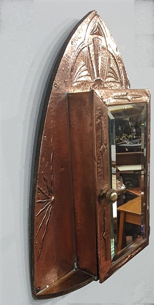 ARTS AND CRAFTS COPPER MIRRORED KEY CUPBOARD ART NOUVEAU EARLY ART DECO DESIGN - ADDITIONAL PHOTO 2