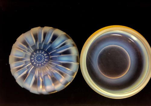 FRENCH ART DECO OPALESCENT POWDER BOX C1930 - ADDITIONAL PHOTO 2