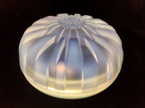 french art deco opalescent powder box c1930 - CATEGORY: ANTIQUE BOXES - DATED 1930