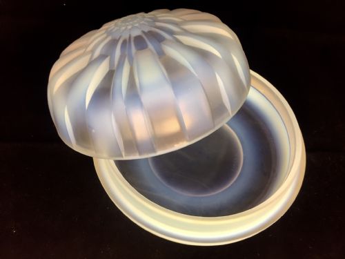 FRENCH ART DECO OPALESCENT POWDER BOX C1930 - ADDITIONAL PHOTO 6