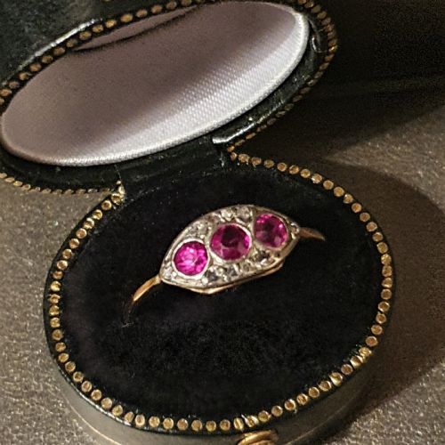 ART DECO RUBY DIAMOND 18CT GOLD TRILOGY RING SIZE Q C1915 - ADDITIONAL PHOTO 6