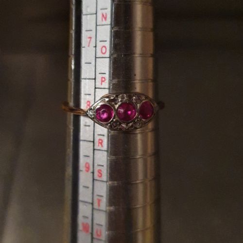 ART DECO RUBY DIAMOND 18CT GOLD TRILOGY RING SIZE Q C1915 - ADDITIONAL PHOTO 7