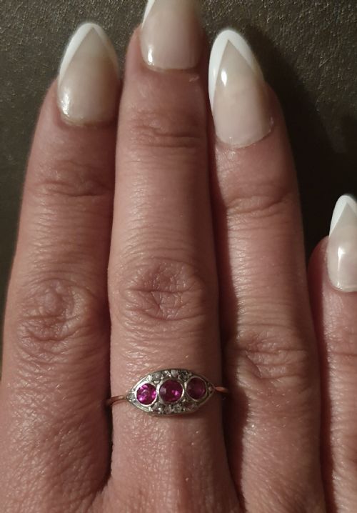 ART DECO RUBY DIAMOND 18CT GOLD TRILOGY RING SIZE Q C1915 - ADDITIONAL PHOTO 8